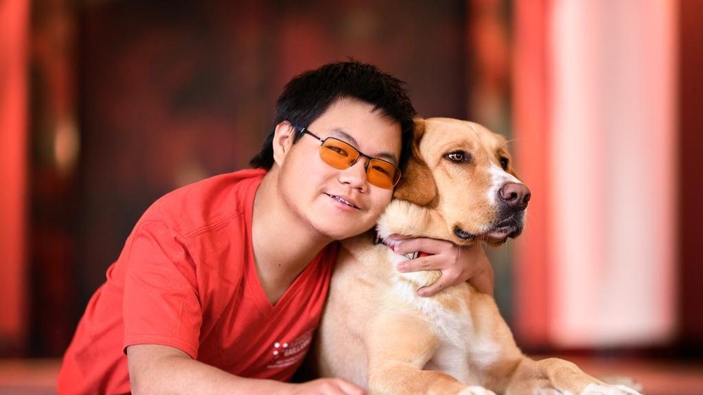 OFFRIR UN CHIEN GUIDE AUX ENFANTS AUX YEUX ÉTEINTS, C'EST LEUR DONNER LA LUMIÈRE QU'ILS N'ONT PLUS.